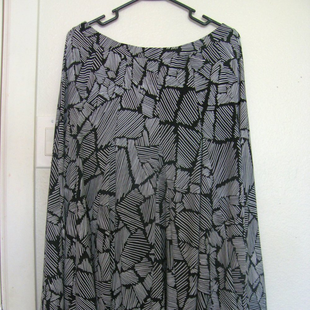 Premise Black and white skirt